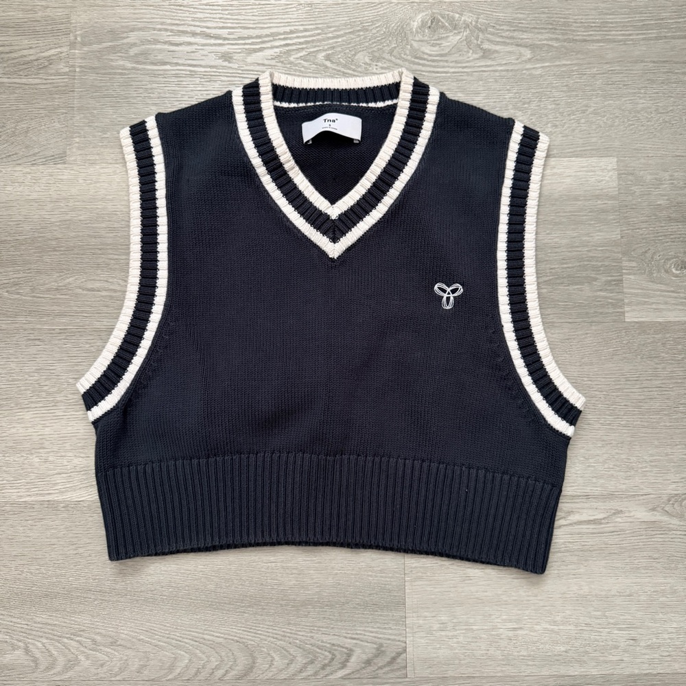 ARITZIA TNA CROP VEST